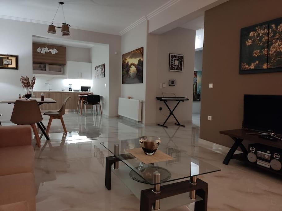Ebony And Ivory Suites Dhrosia Exteriör bild