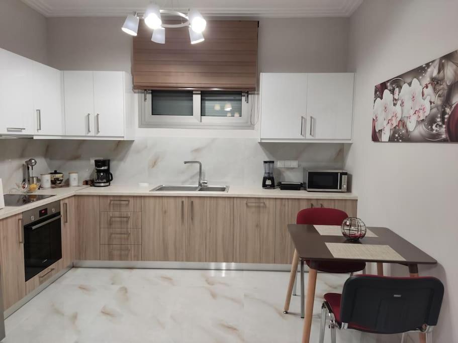 Ebony And Ivory Suites Dhrosia Exteriör bild