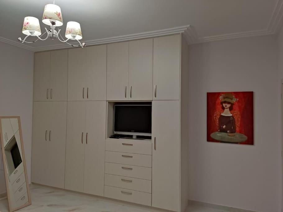 Ebony And Ivory Suites Dhrosia Exteriör bild